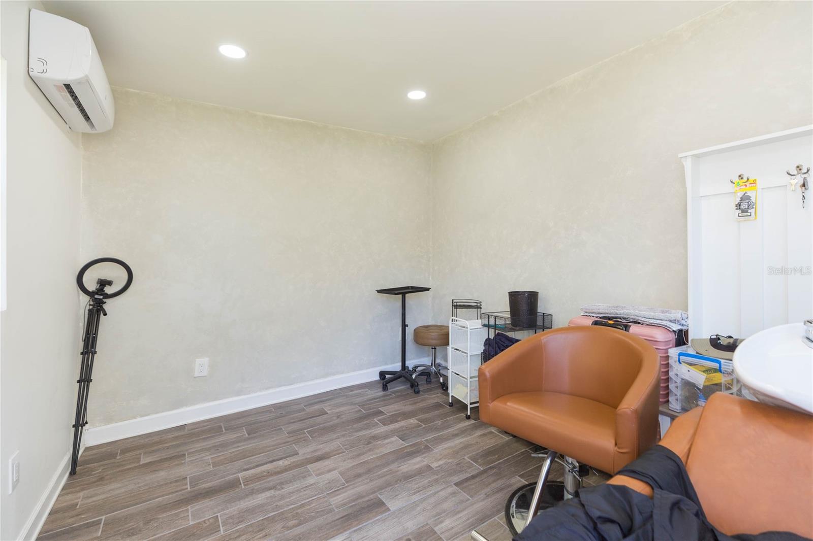 Storage/outside attached room