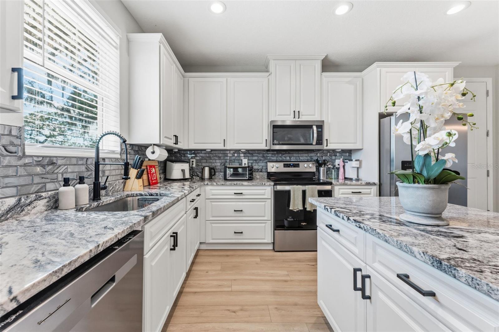 Granite kitchen countertops and island with stainless applieances