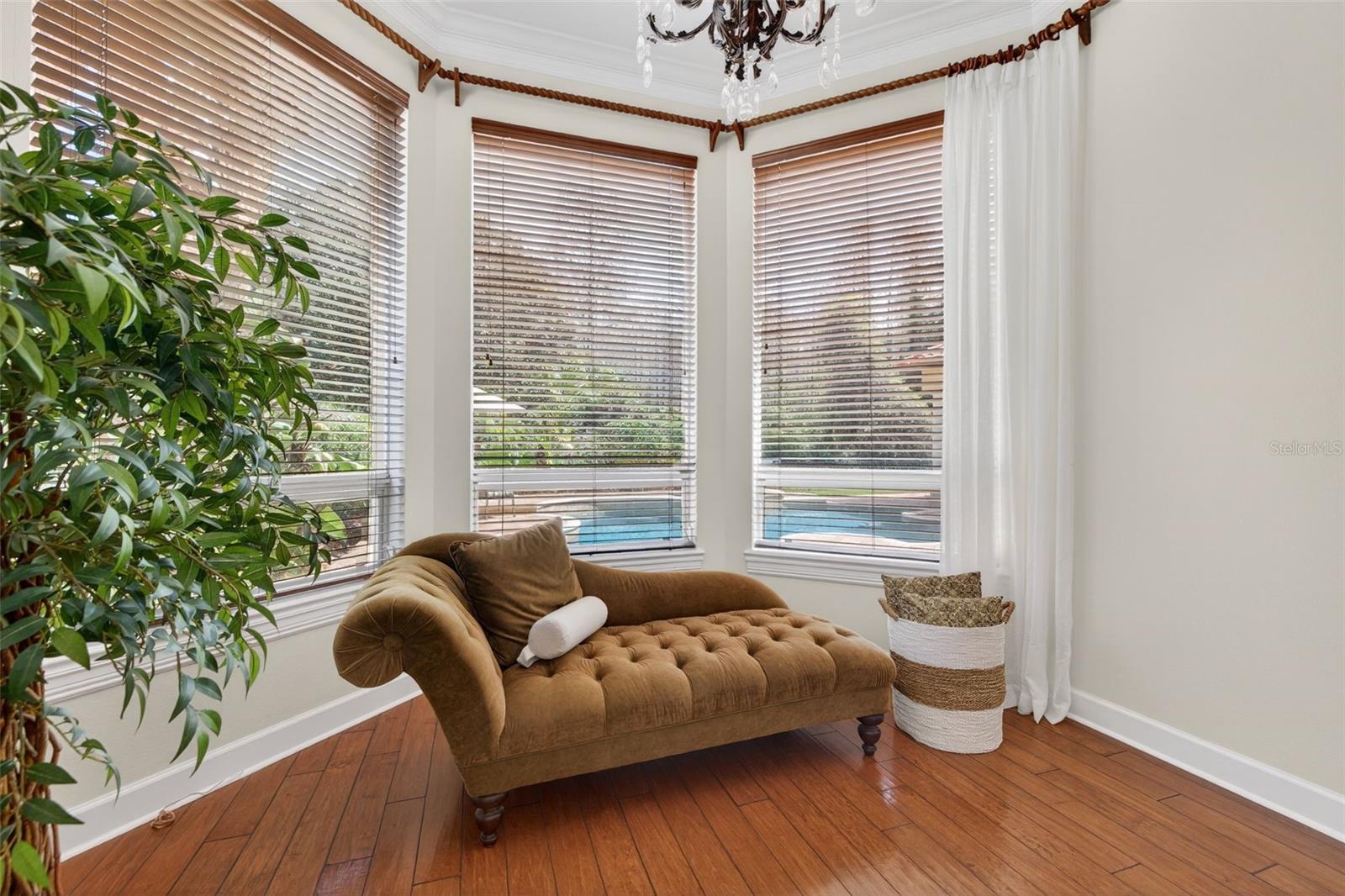 Primary bedroom - sitting area