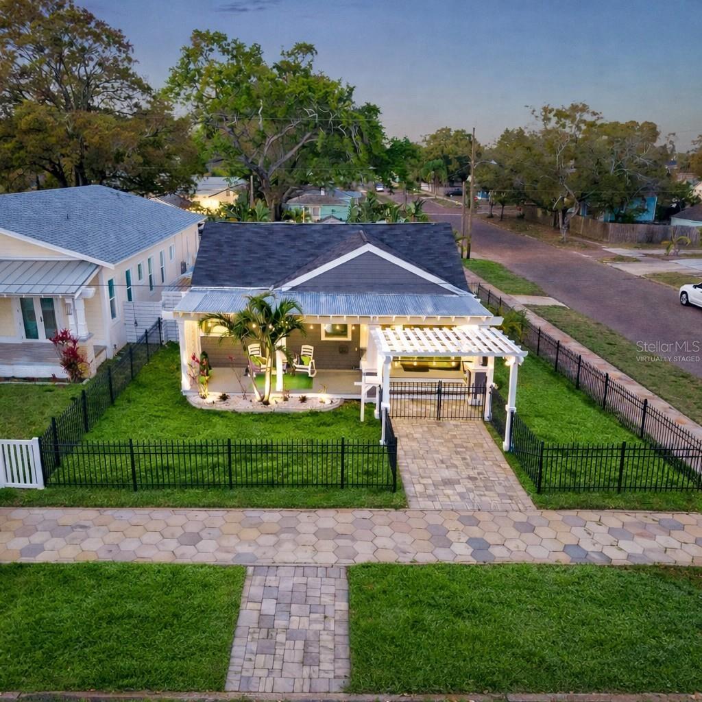 VIRTUALLY STAGED GRASS