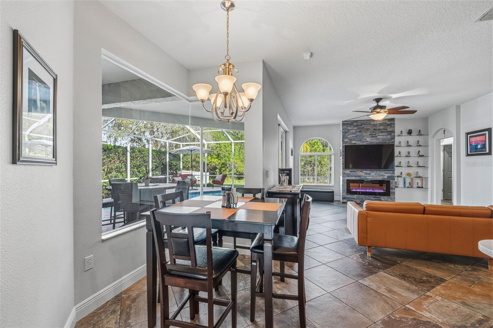 Eat-In Kitchen Area with aquarium Glass to Lanai