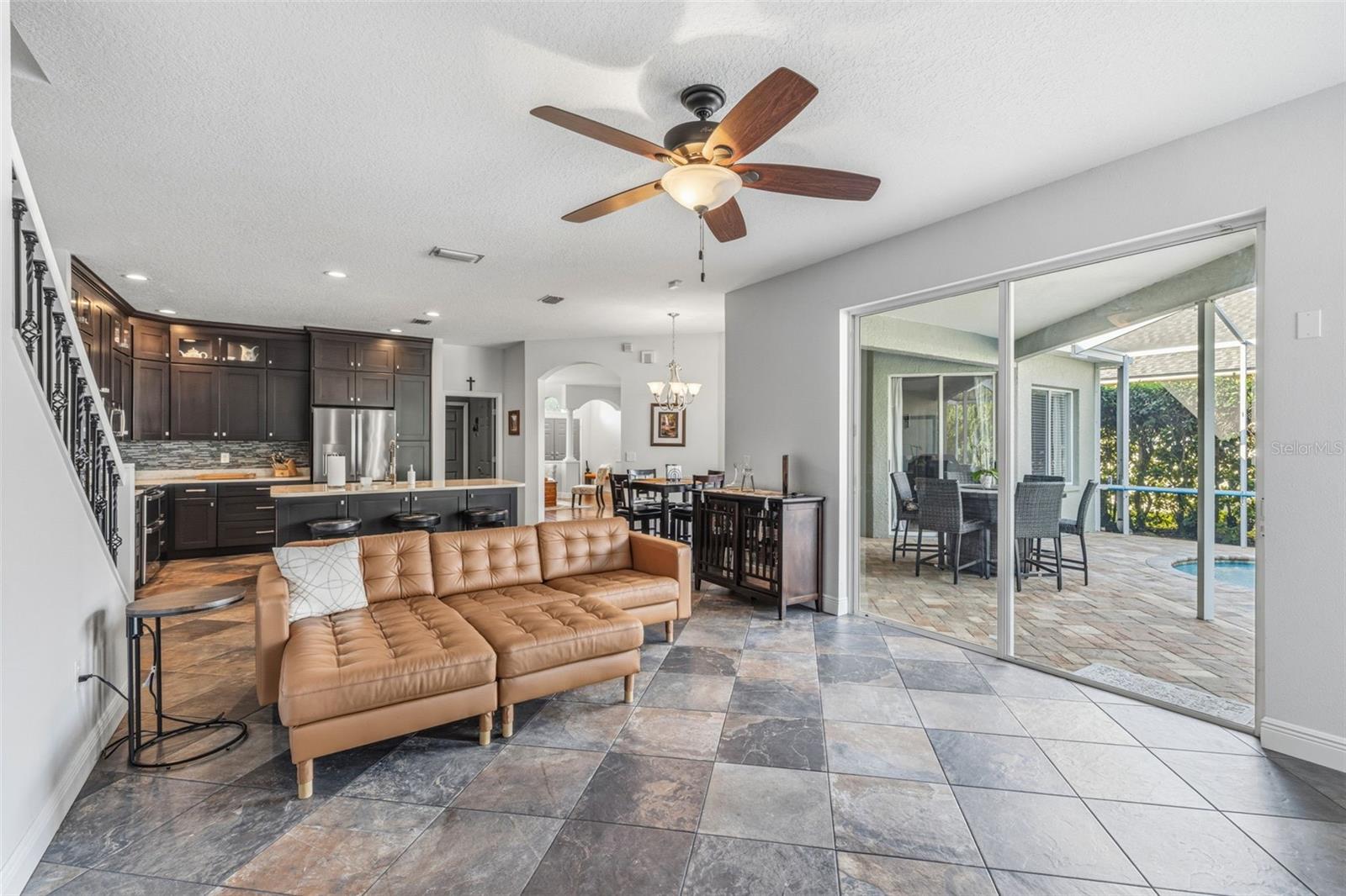 Family room / Sliders to Lanai