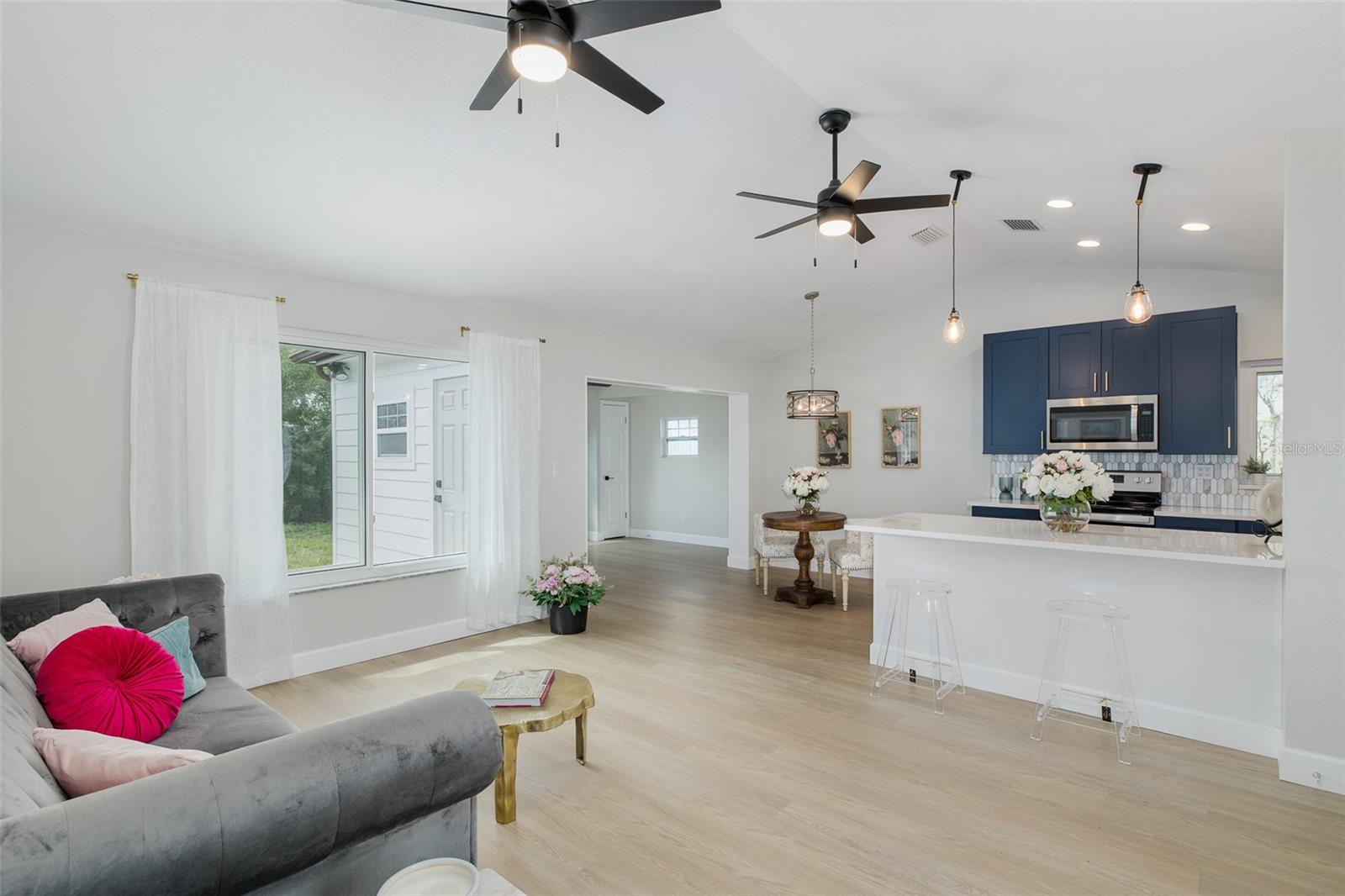 LIVING ROOM/ KITCHEN/ DINING AREA