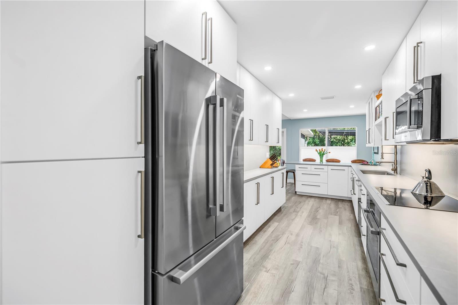 High End Bosch Series 800 Matching Appliances.  Including Induction Cooktop and Vented Exhaust