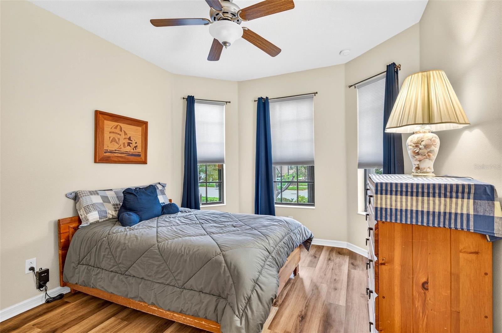 Secondary bedroom with bay window feature and ceiling fan