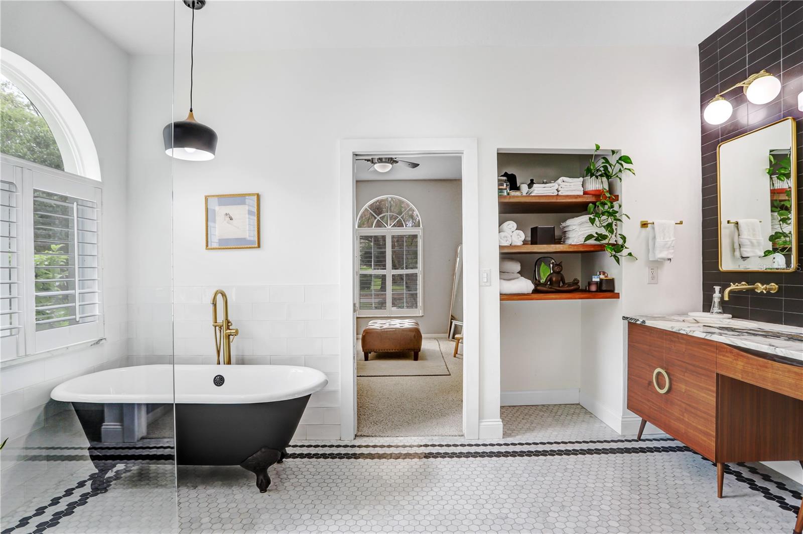 Claw foot tub with matte black finish