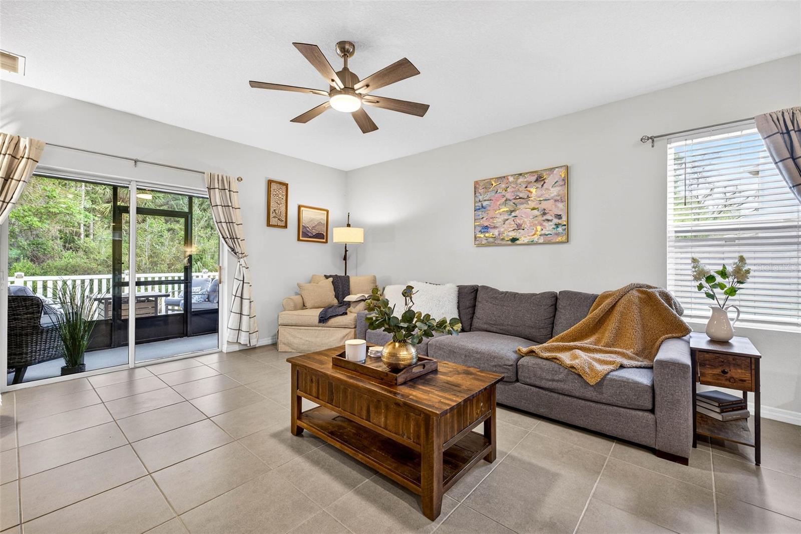 Lanai views to the backyard.