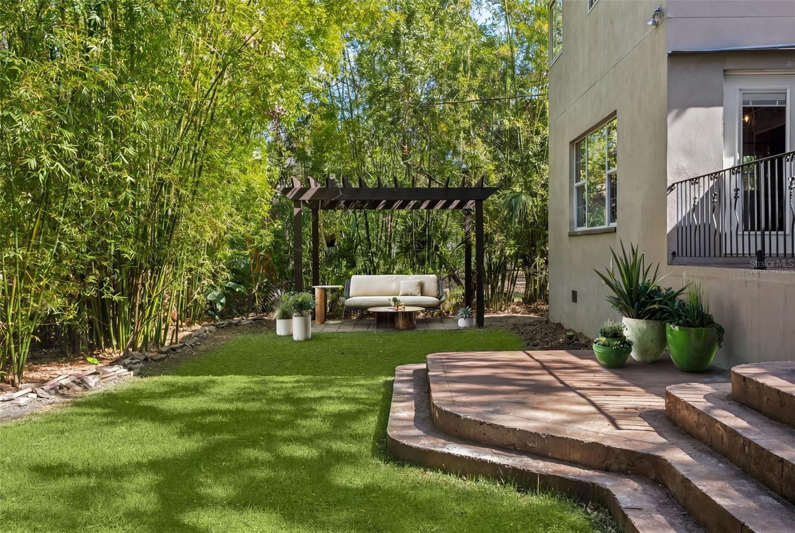 yard/veranda - virtually staged