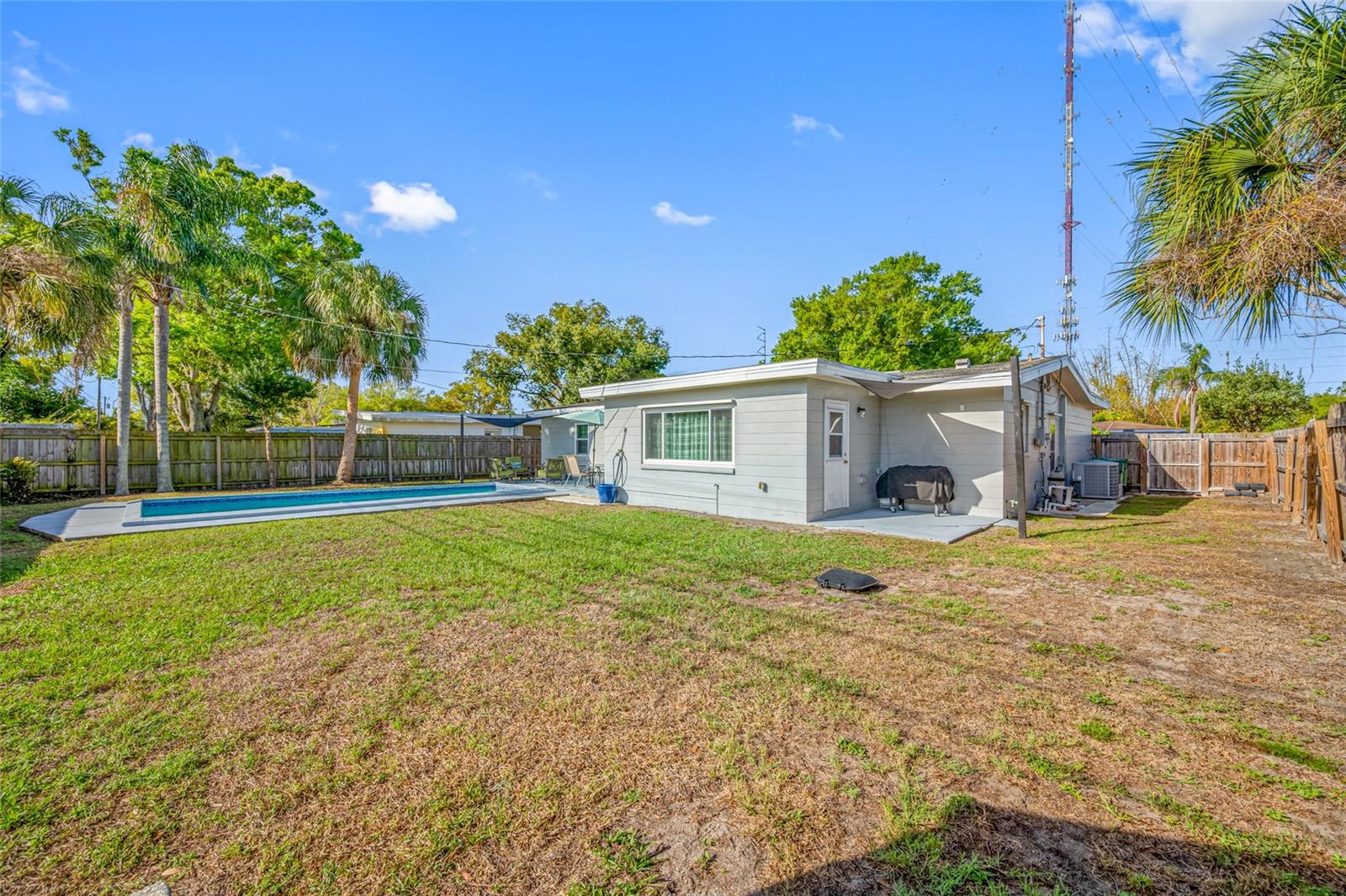 8335 Robin Rd, Seminole, FL 33777 - Backyard