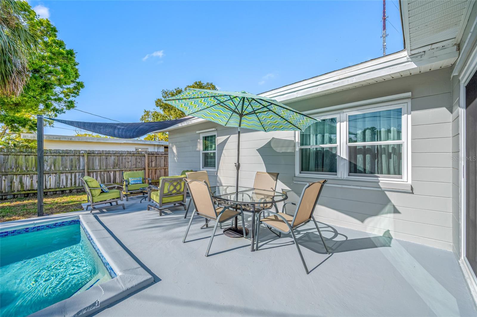 8335 Robin Rd, Seminole, FL 33777 - Private Pool & Patio