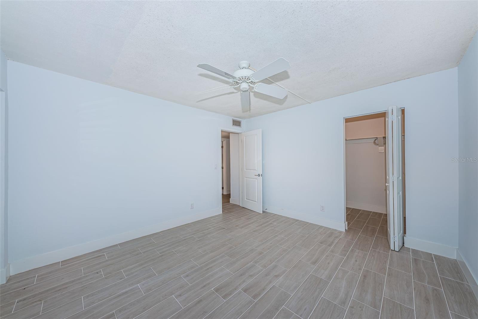 Second bedroom showing closet