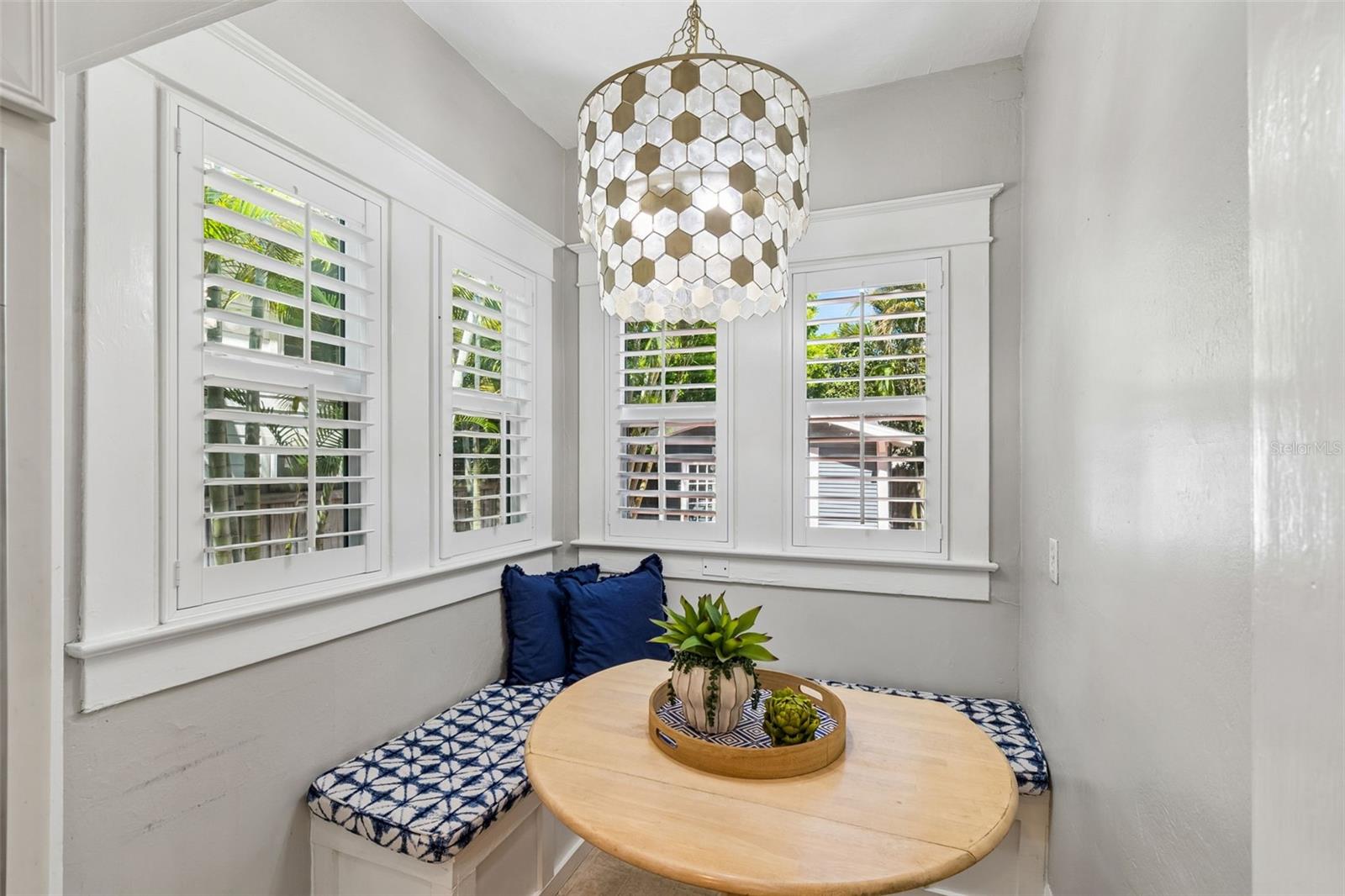 The cutest breakfast nook!