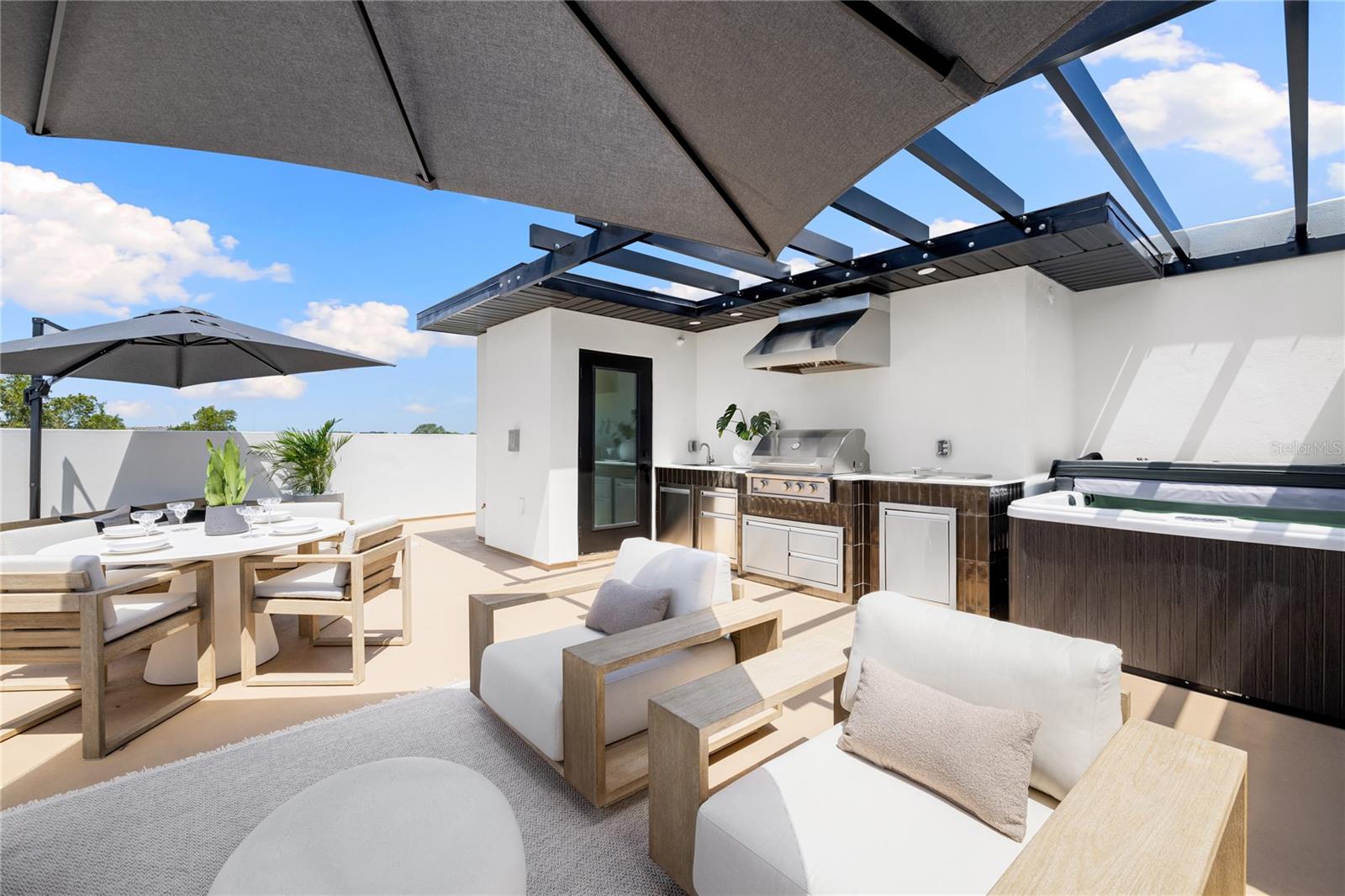 PRIVATE ROOFTOP TERRACE