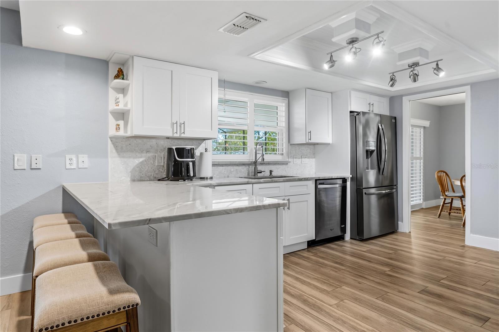 Kitchen w/ natural stone counter tops