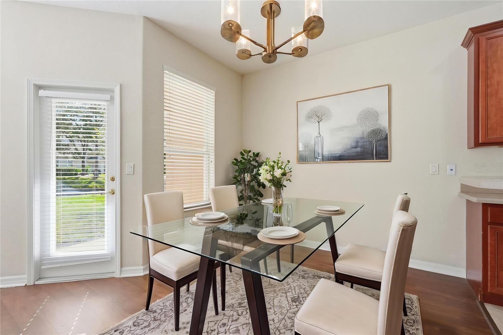 This photo has been Virtually Staged.