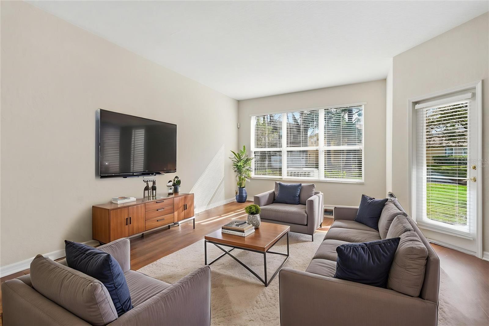 This photo has been Virtually Staged.