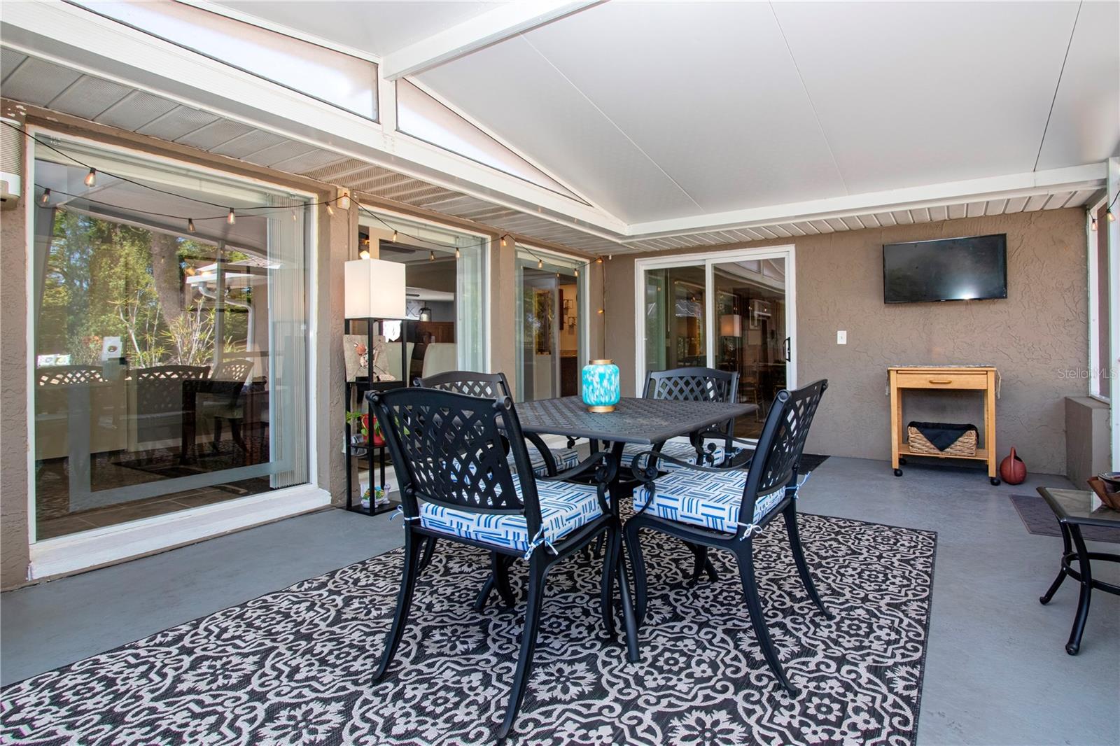 Wonderful windows/sliding glass door