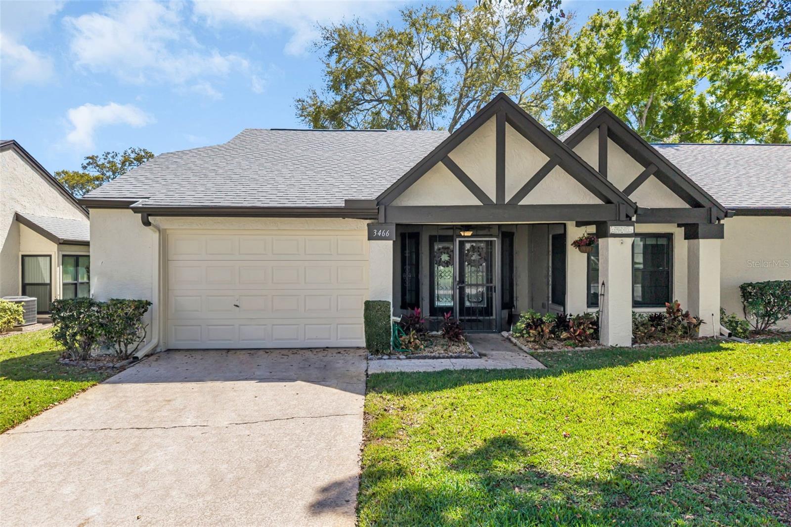 Welcome home to Sutton Place in Highland Lakes!