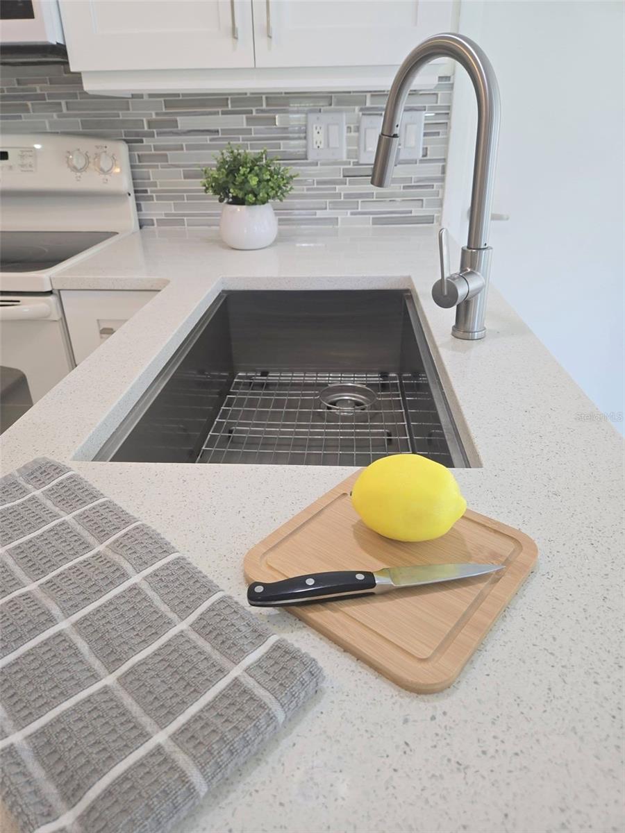 Wood Shaker cabinets, quartz counters, mixed tile splash walls and a deep chef sink coordinate beautifully~