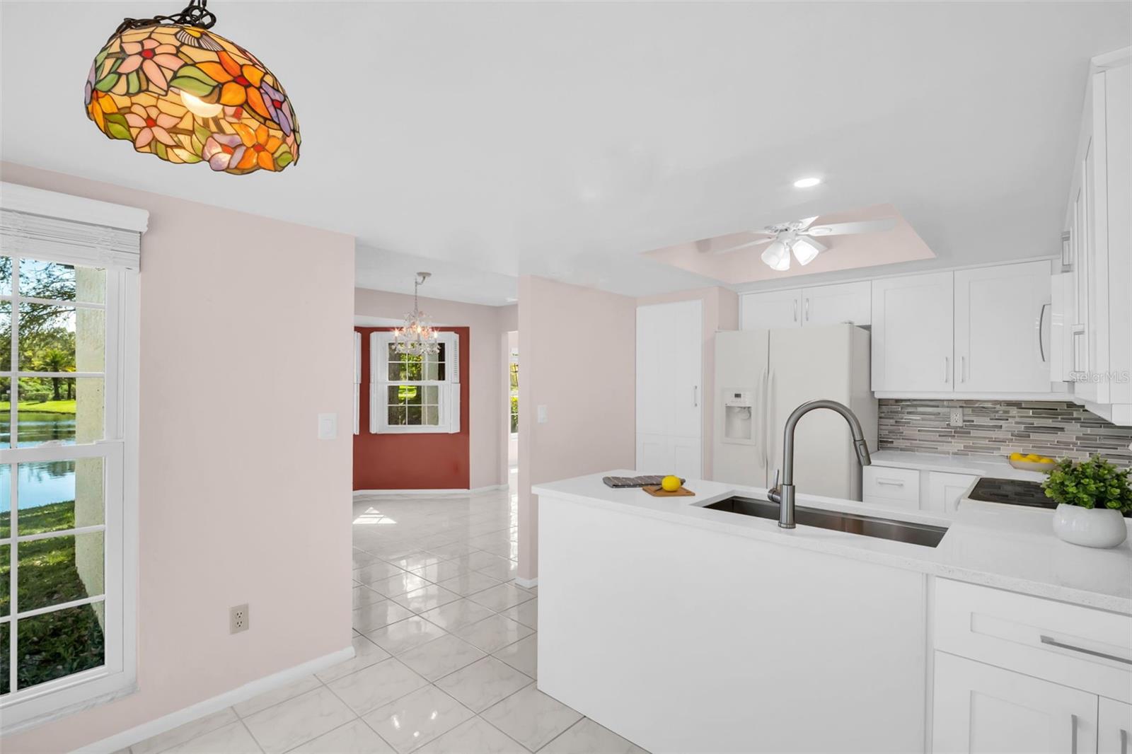 A pretty view for kitchen dining too~