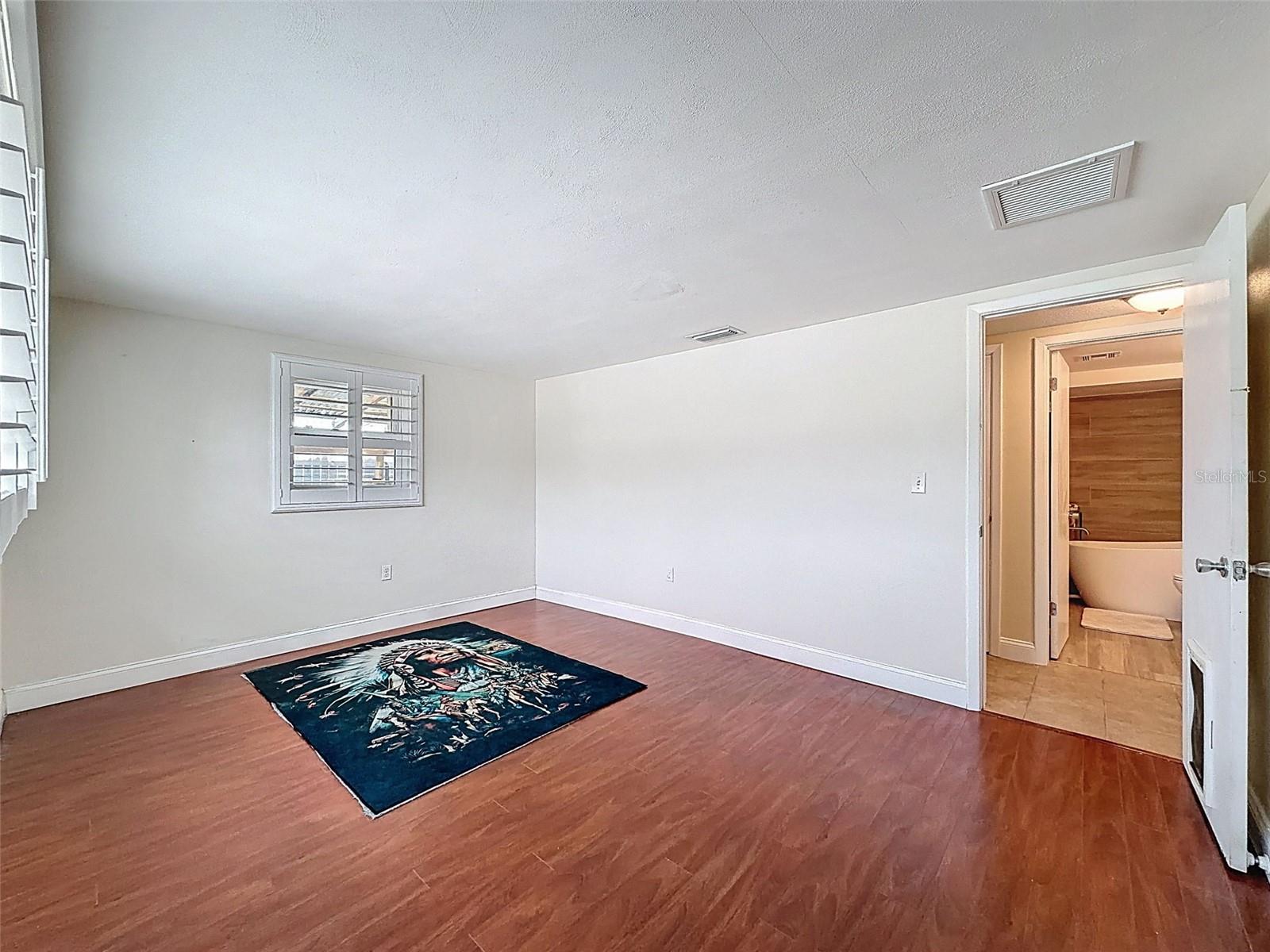 STUNNUNG HARDWOOD FLOORS