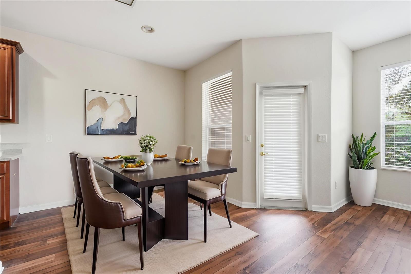 This photo has been Virtually Staged.