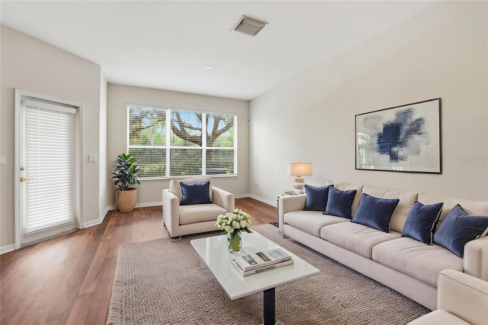 This photo has been Virtually Staged.