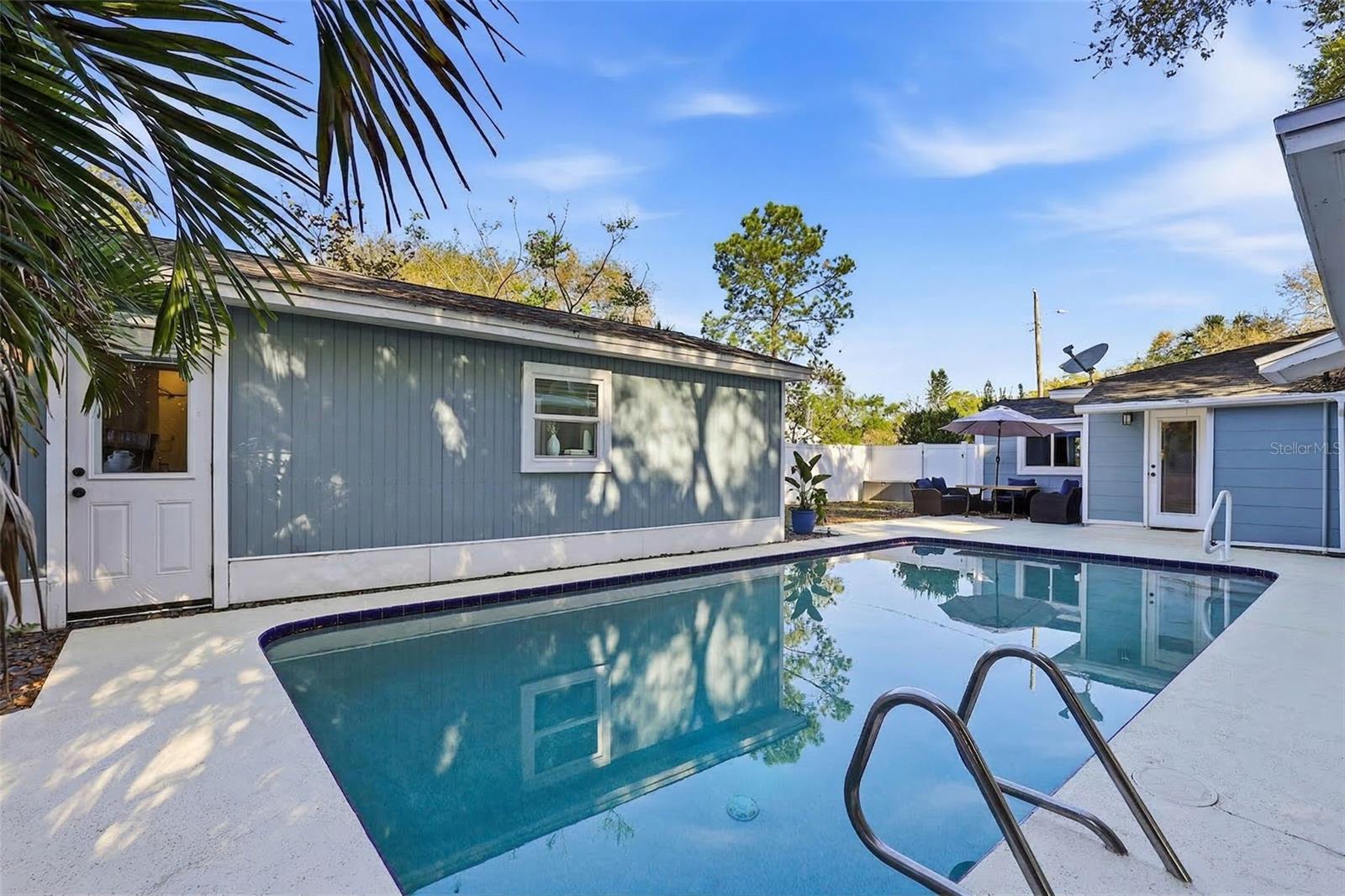 look at that pool! Wow