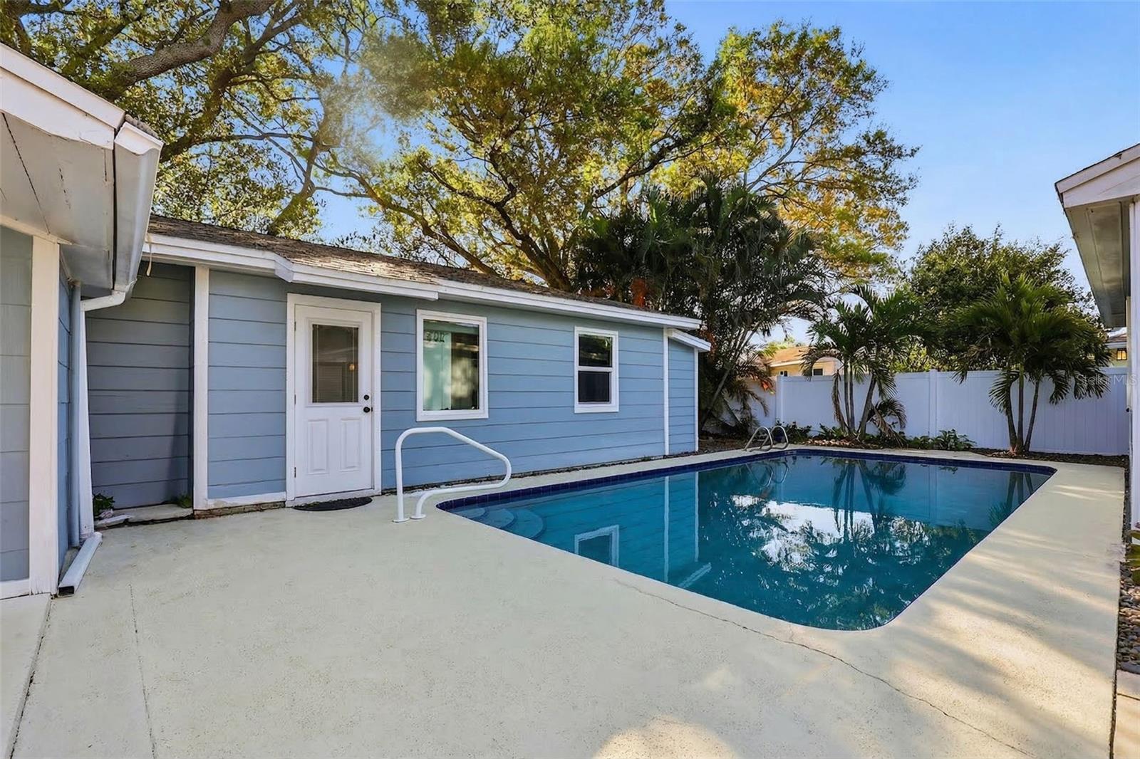 plenty of space to entertain outside