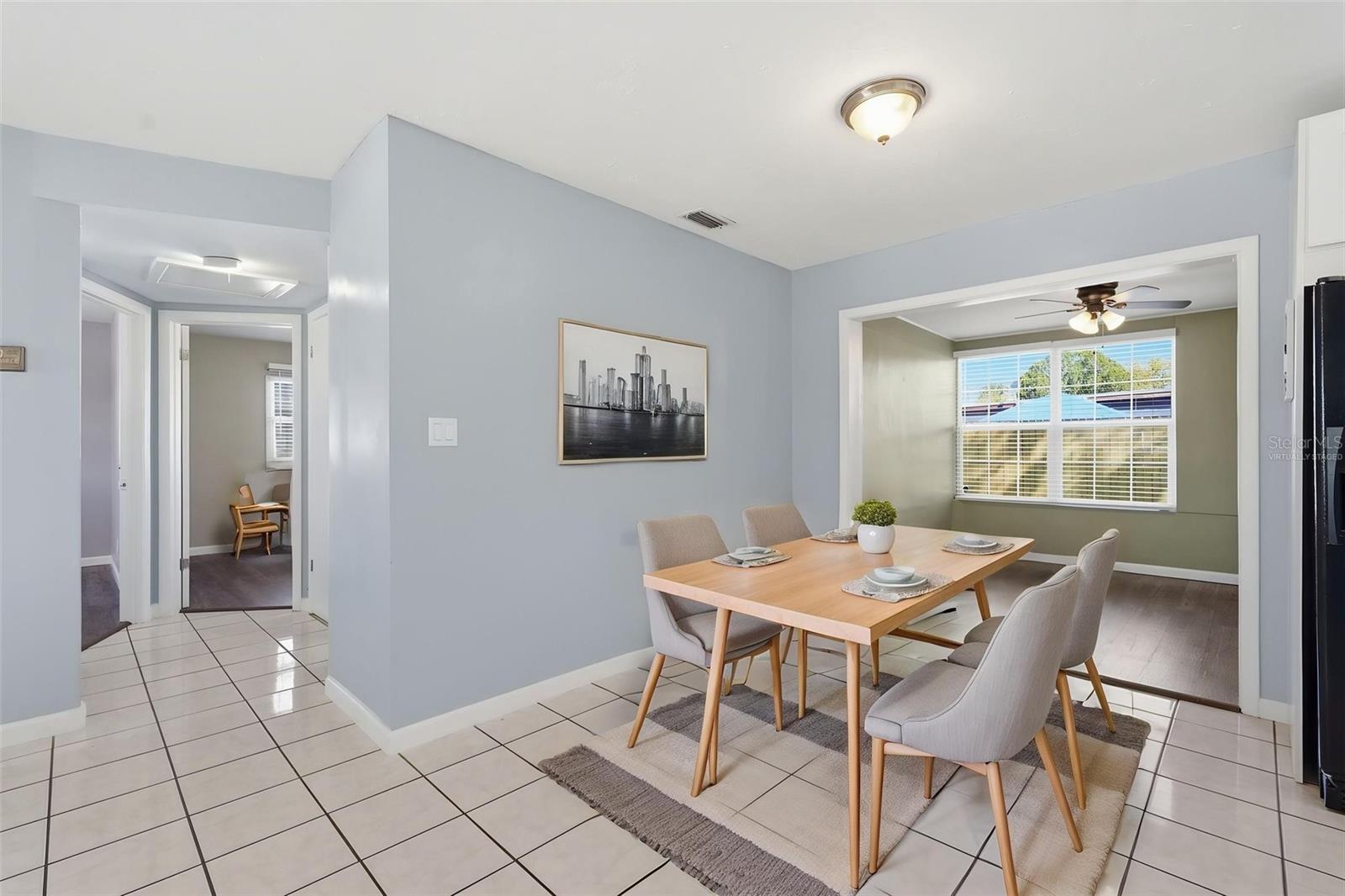 VIRTUALLY STAGED Dining Area
