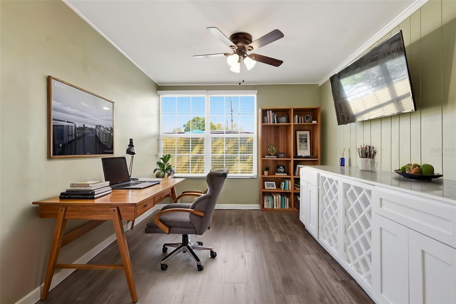 VIRTUALLY STAGED 110sf BONUS ROOM