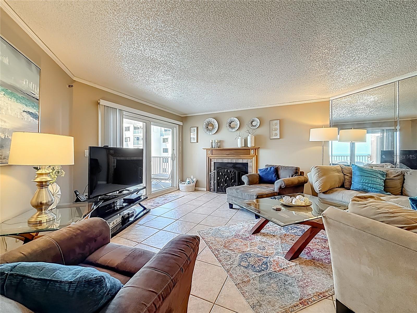 Living area with Firplace!