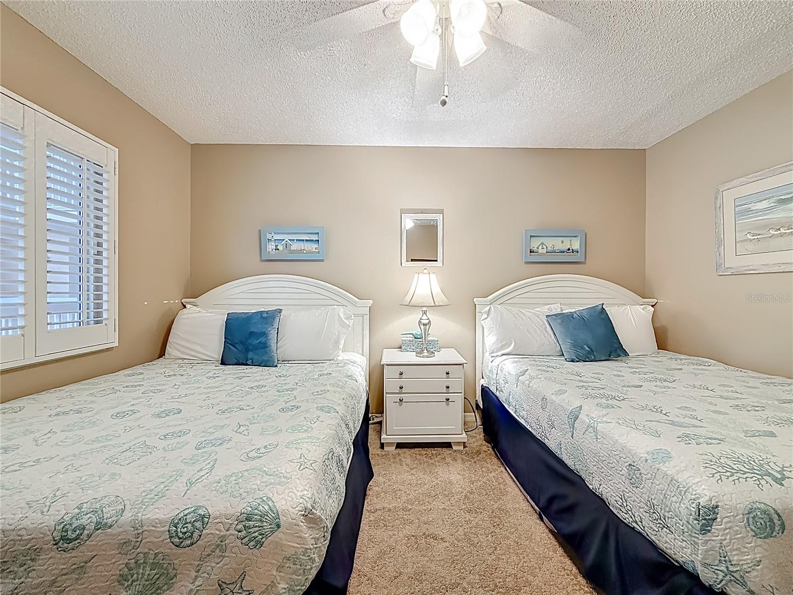 Fanand Lights! Natural colors!