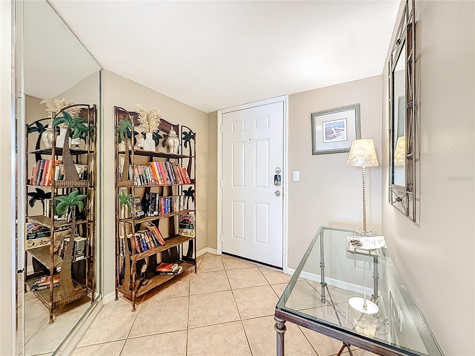 Foyer, fully furished including all items you see!