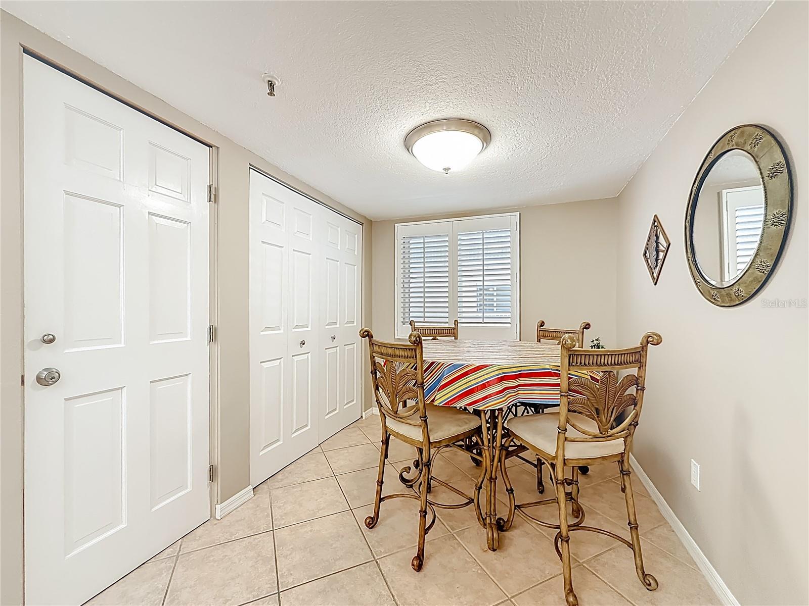 Dinette located in Kitchen!