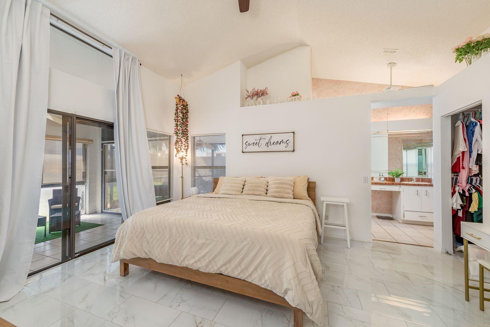 Spacious Primary- Very High Ceiling Height and Walk in Closet