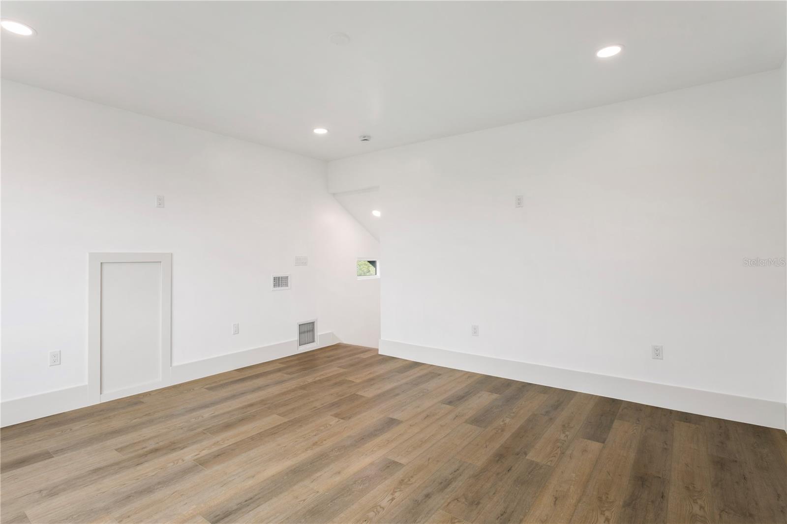 3rd floor open space/ playroom/ office