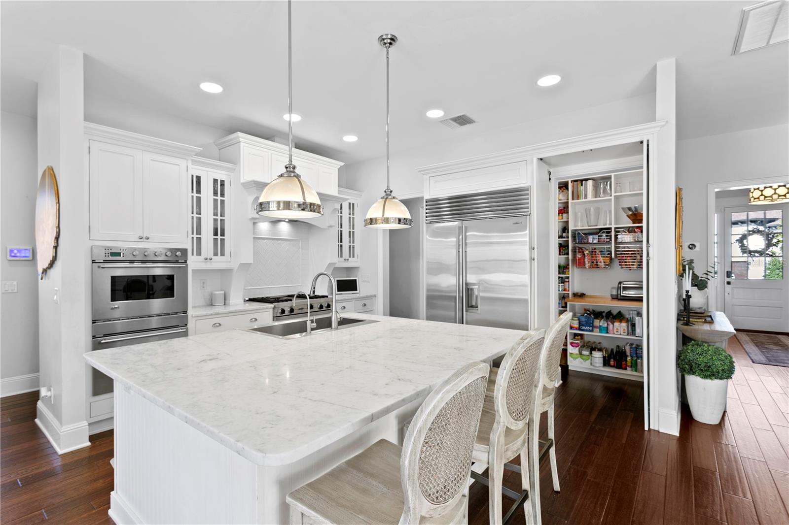 An oversized Island is perfect for easy breakfast or lunch