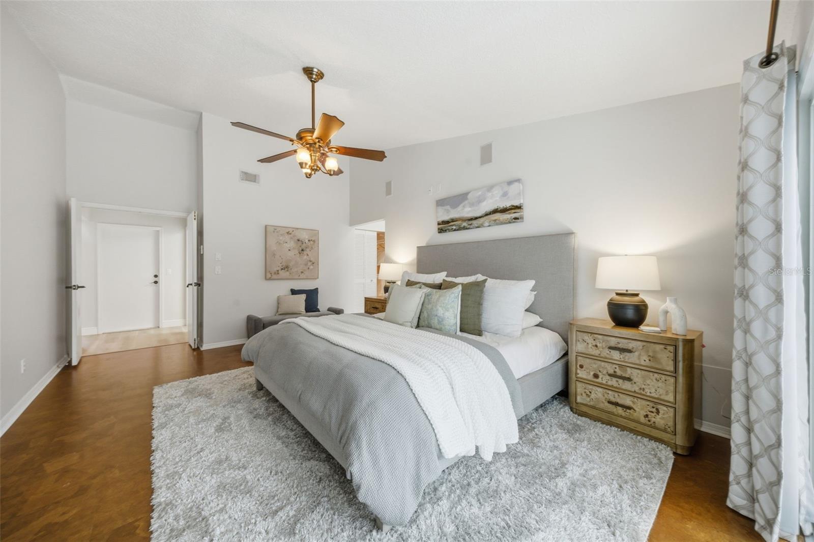 Large floorplan measures 13x20