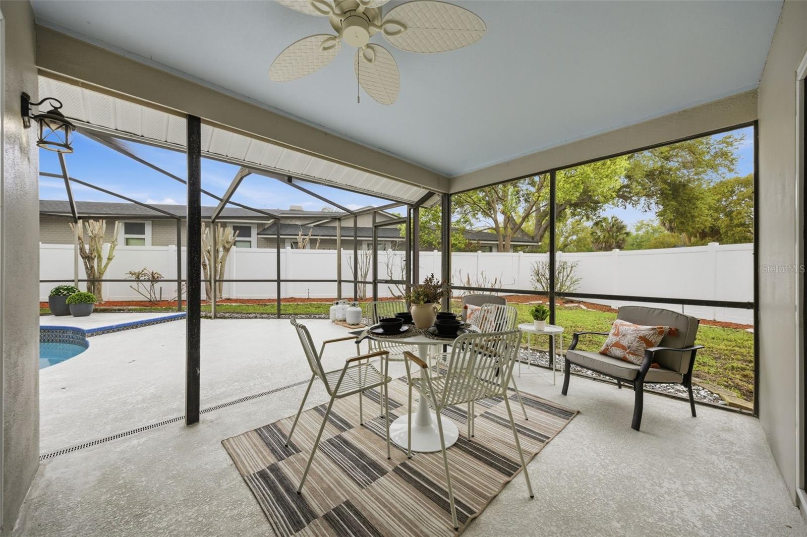 Covered dining alfresco