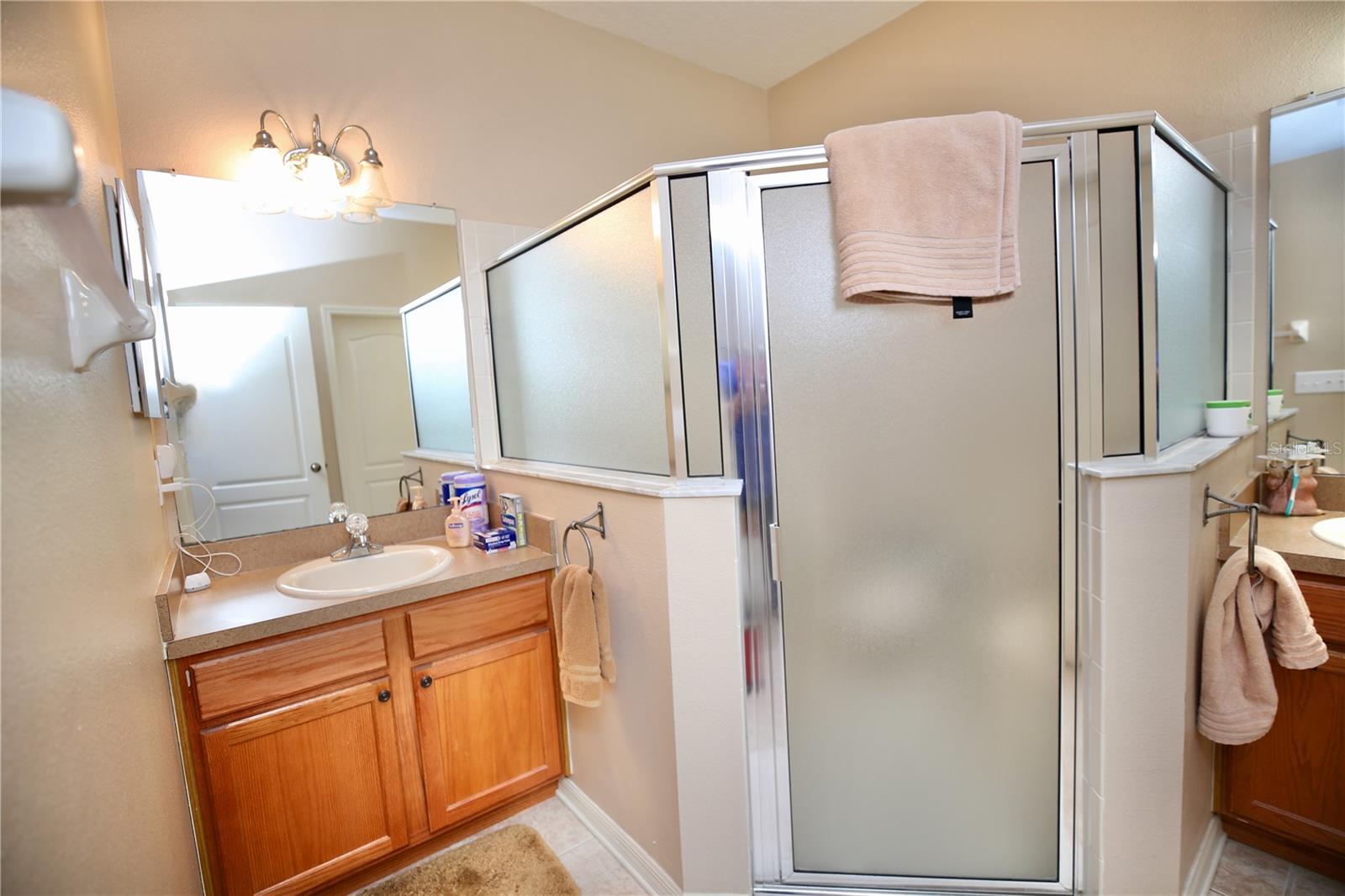 en suite bath off the master bedroom