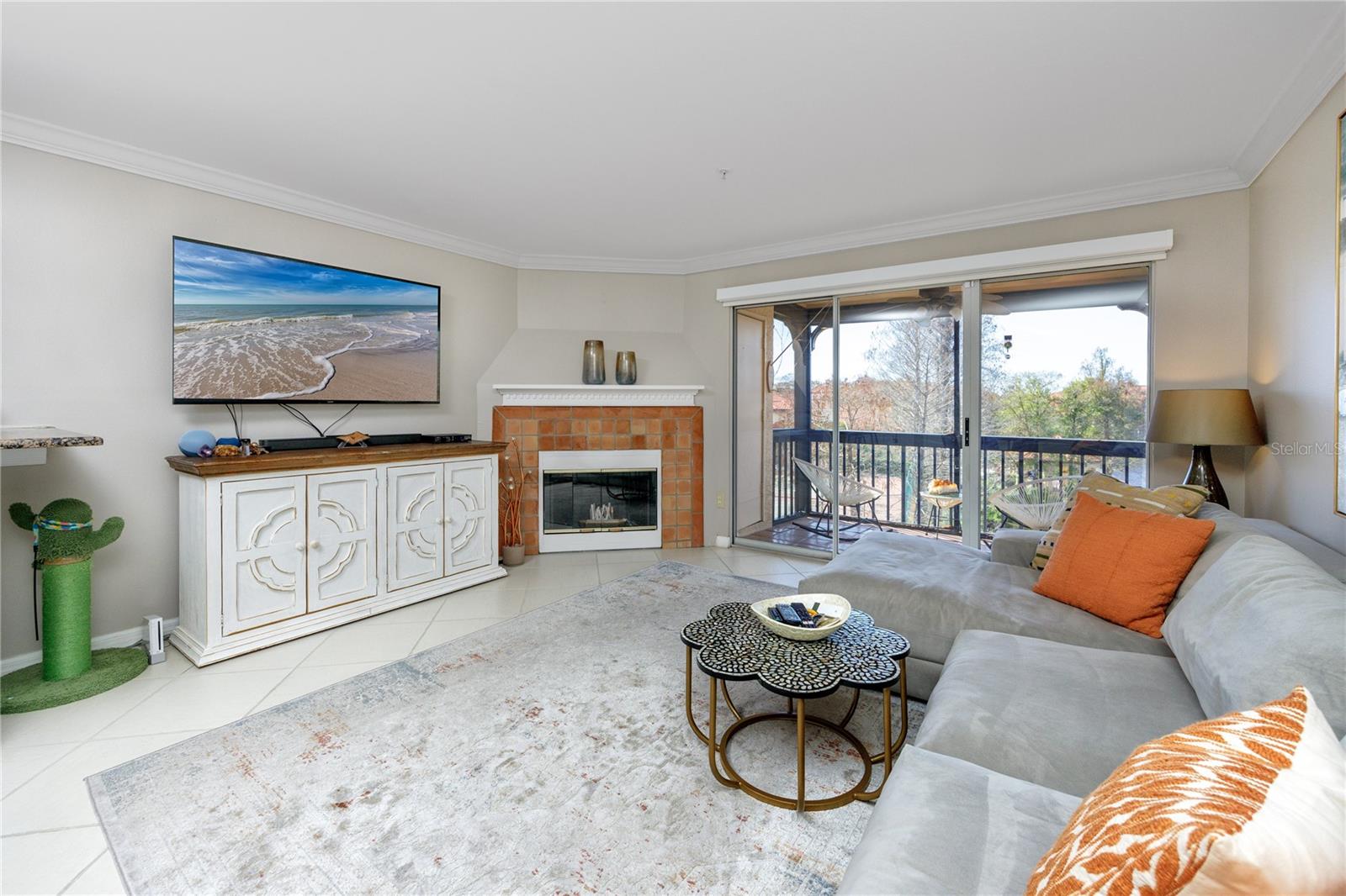 Living room with wood burning fireplace and entrance to the balkony