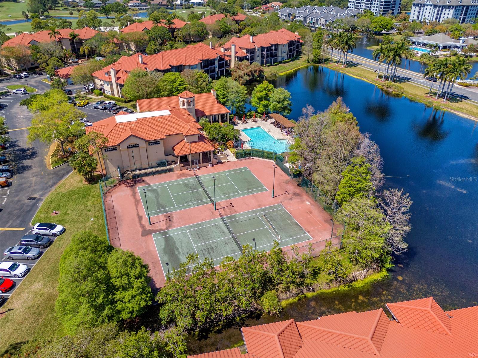Tennis/pickleball court