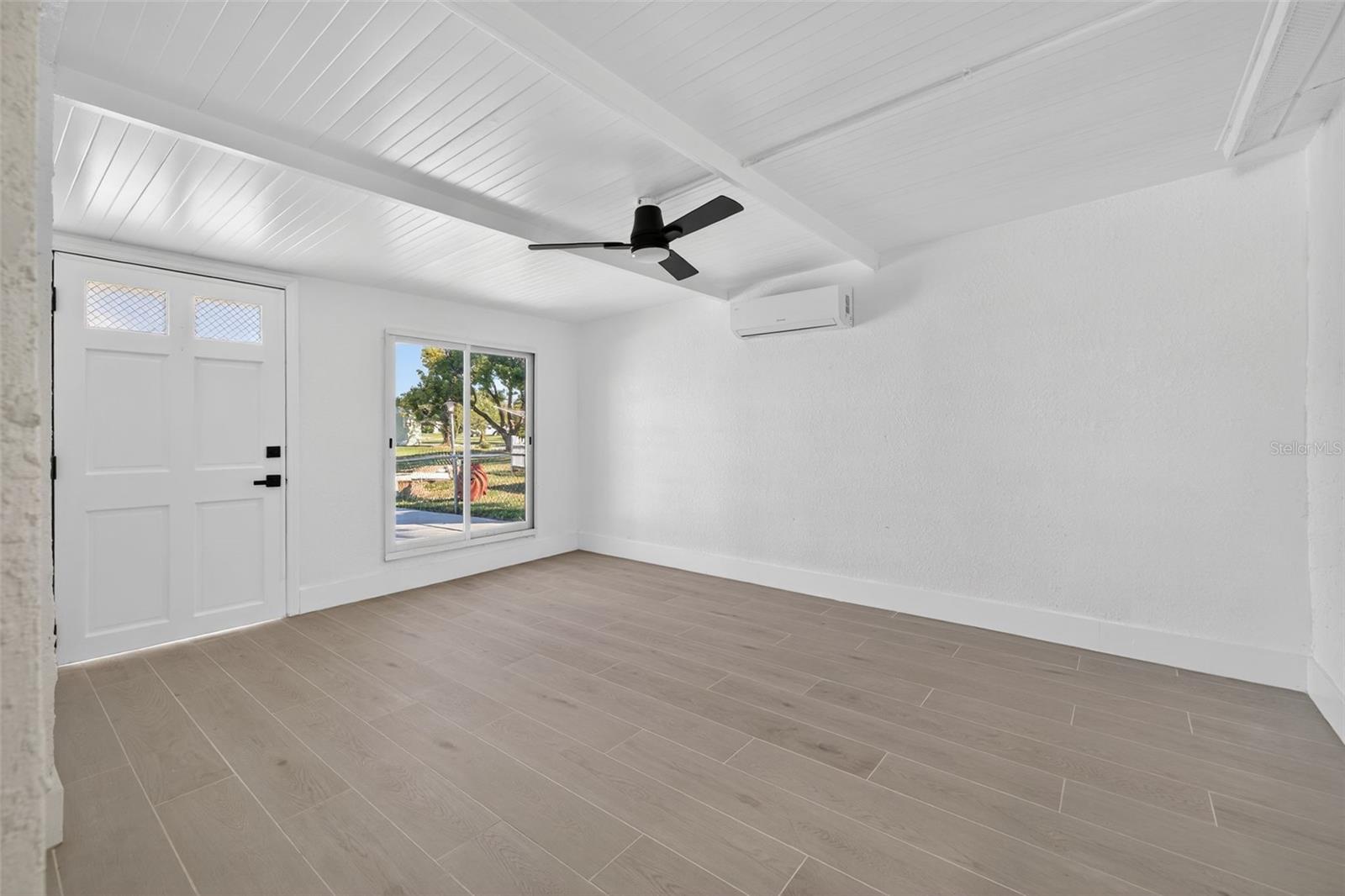 Versatile bedroom perfect for family, guests, or workspace