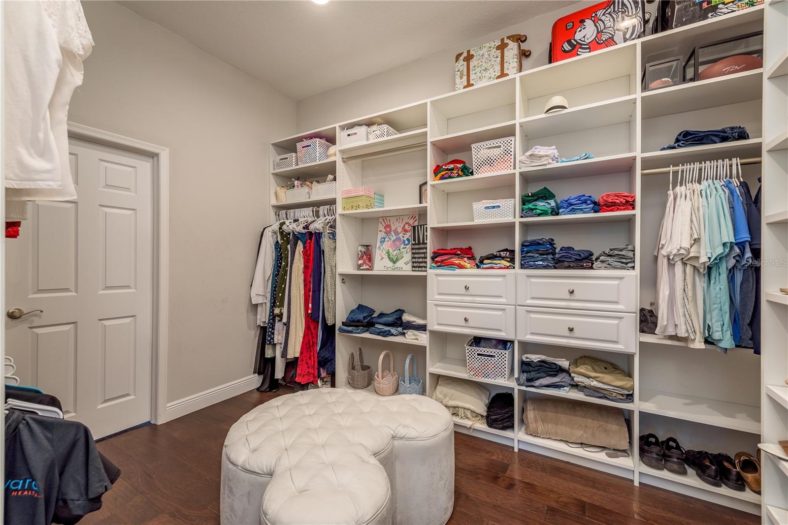 Primary suite Dressing closet