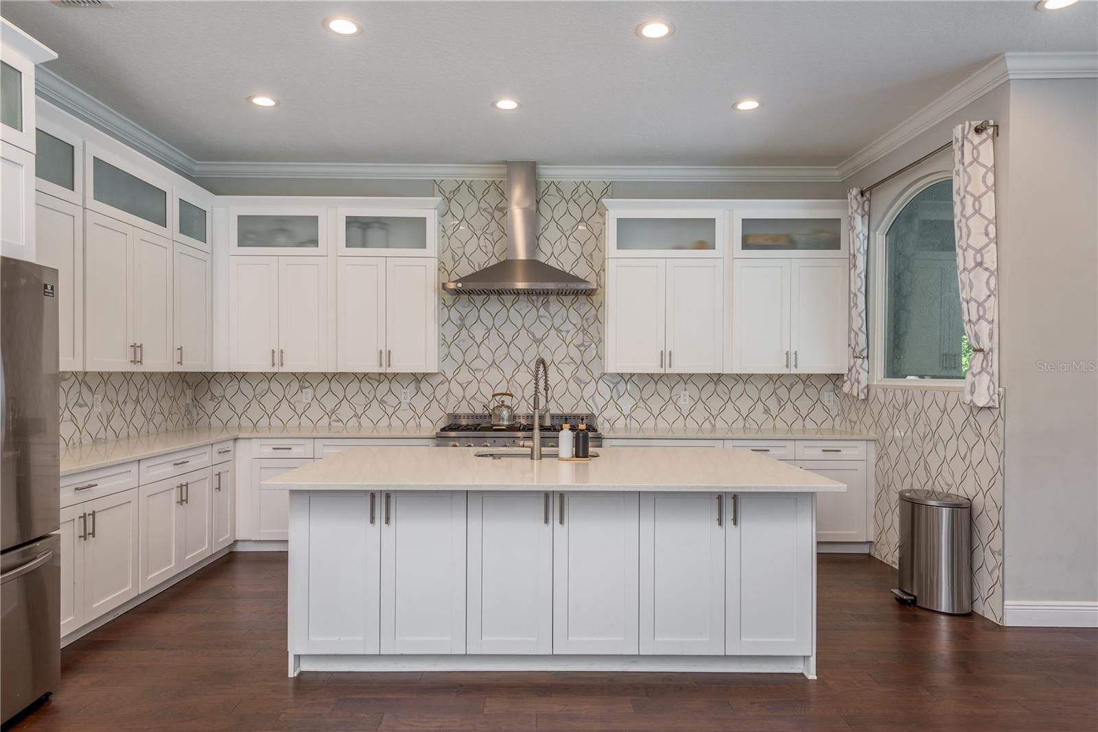 Quartz counters / Gas Stove!
