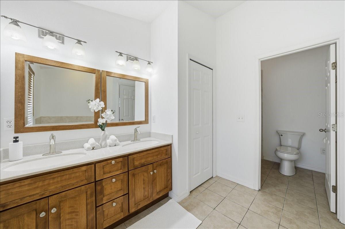 Ensuite primary bathroom