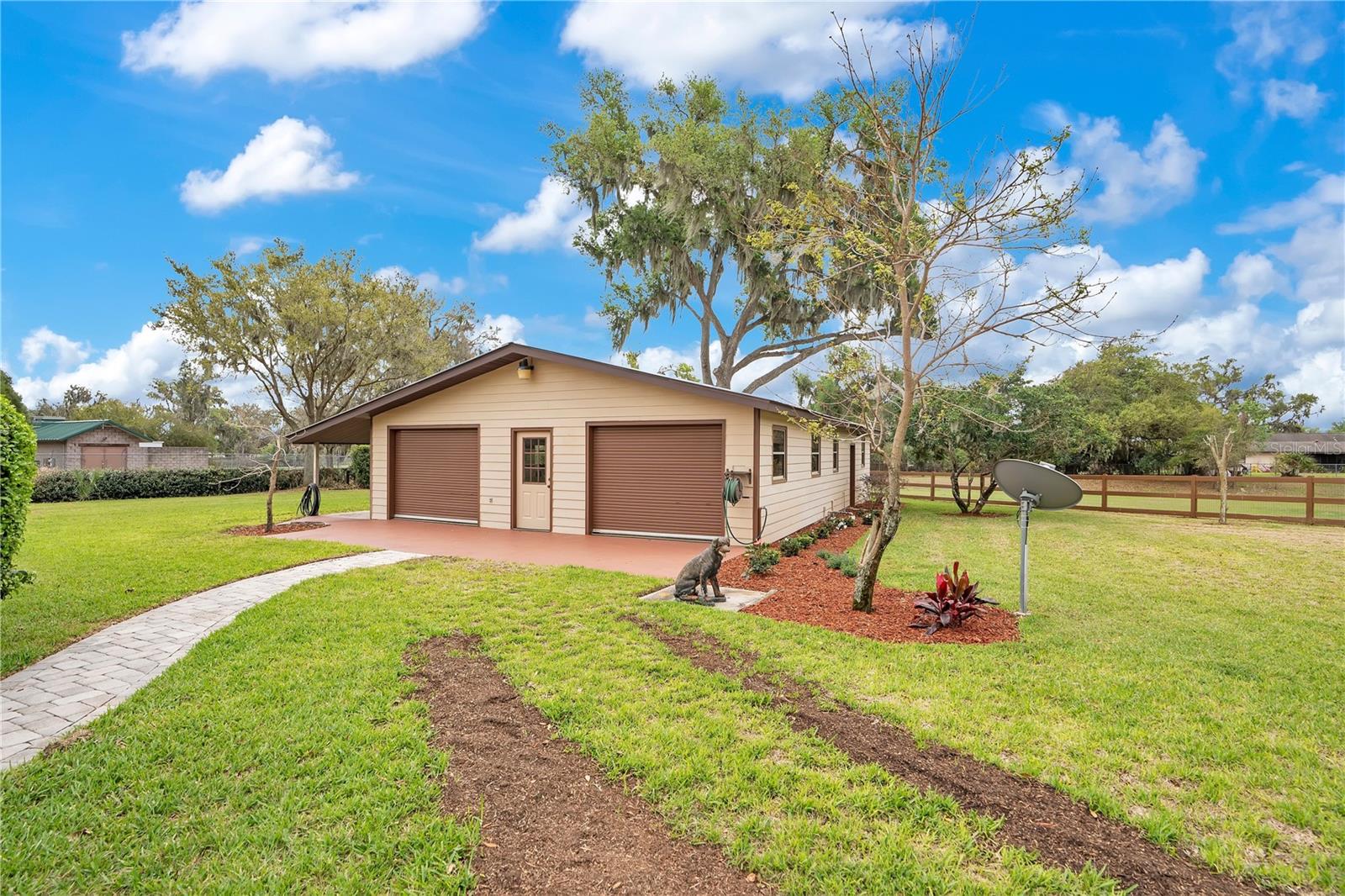 Detached garage/workshop