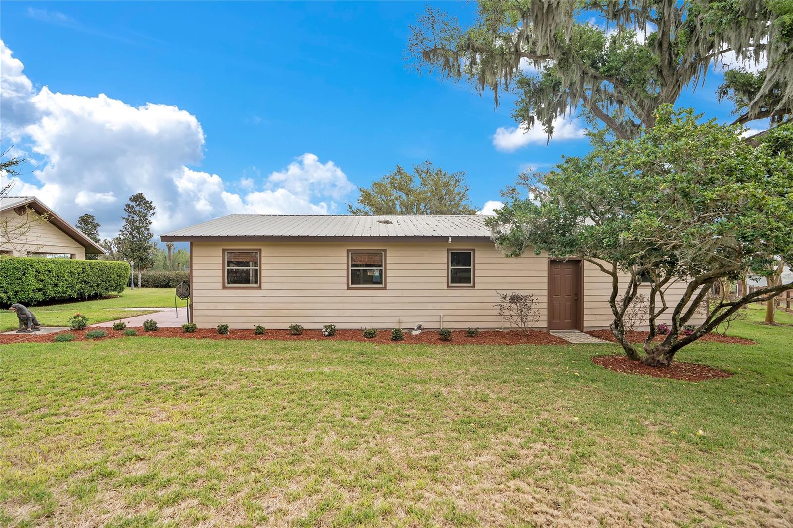Front of detached garage/workshop