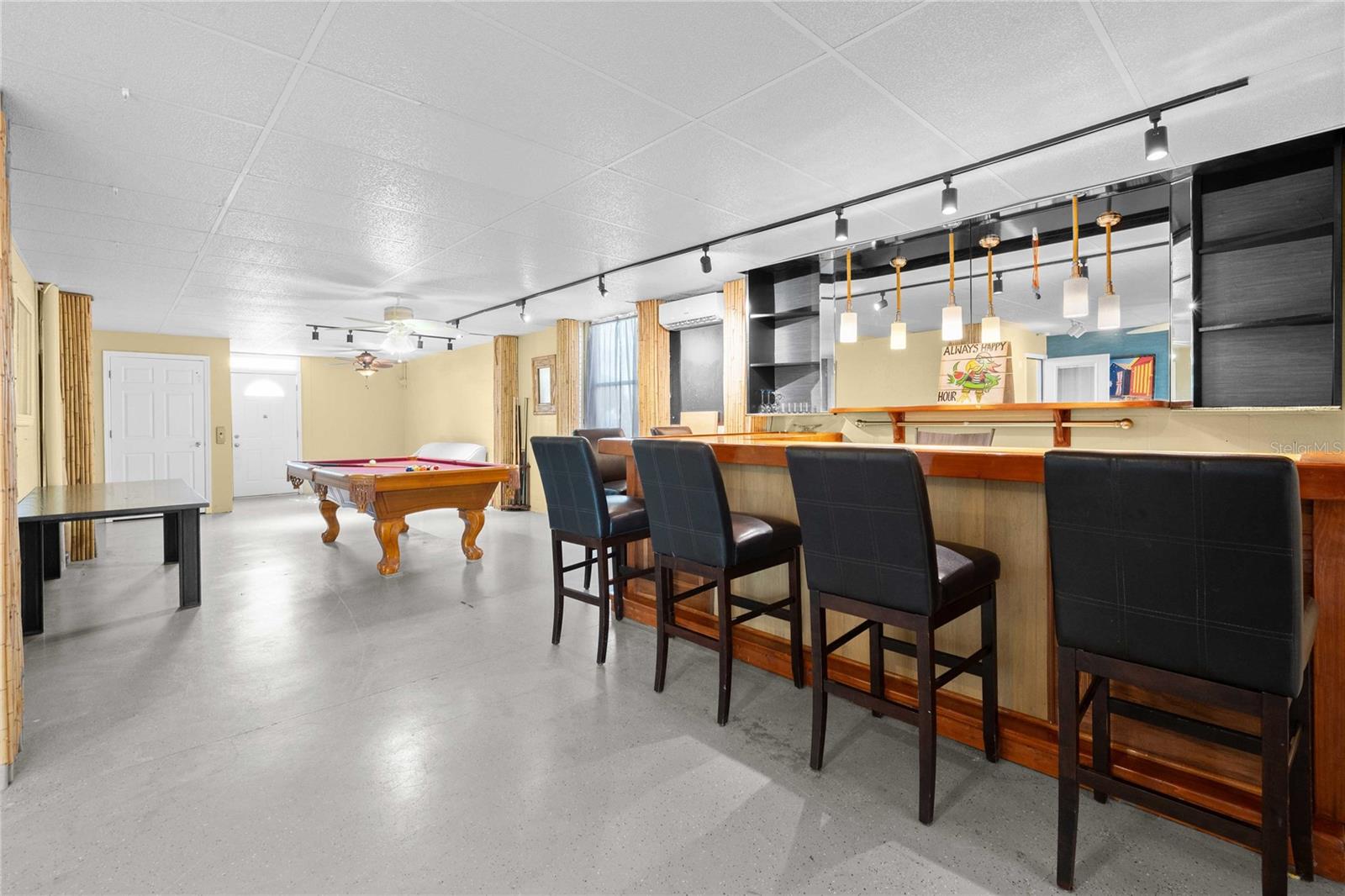 DOWNSTAIRS GAMEROOM & BAR